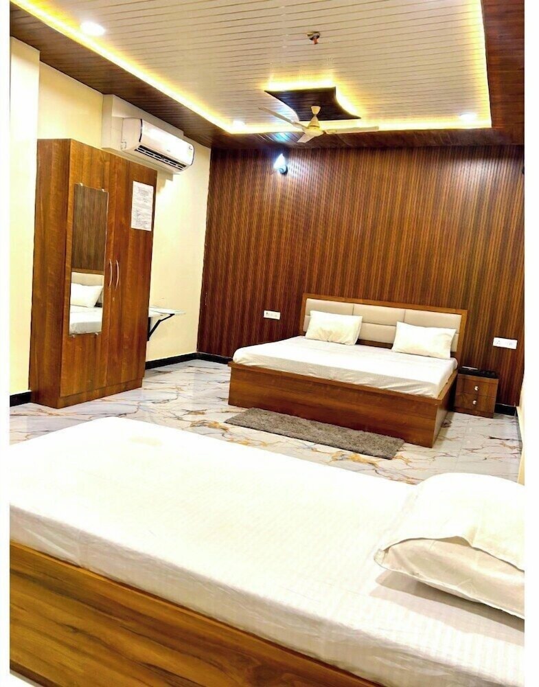 S R GUEST HOUSE