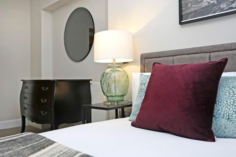 JOIVY Renovated Hidden Gem on the Historic Royal Mile view 2