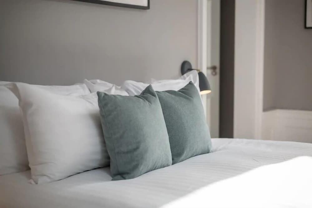JOIVY Torphichen Street 5 Star Luxury Apartment view 4