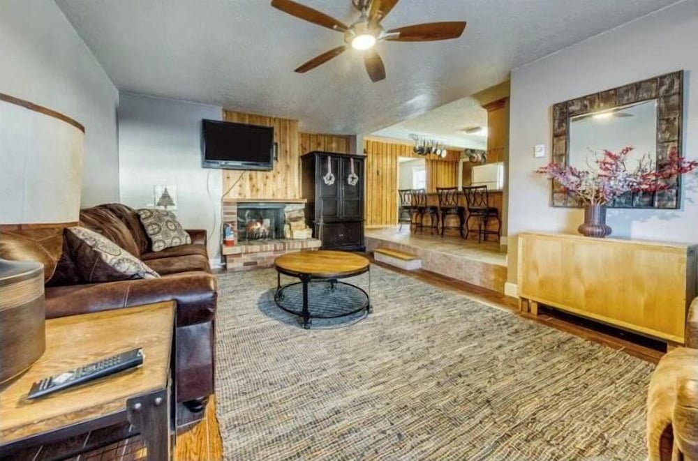 Spacious 2BR, 2BA for 6- Kristi