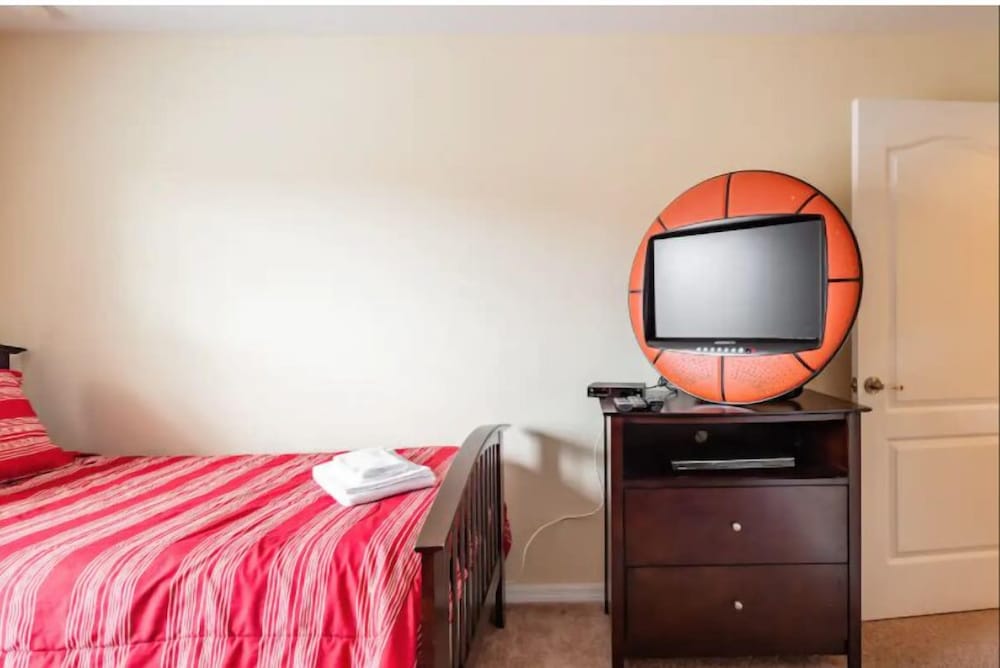 Paradise Pool Townhome W/wifi & Resort Amenities 4 Bedroom Townhouse by RedAwning view 4