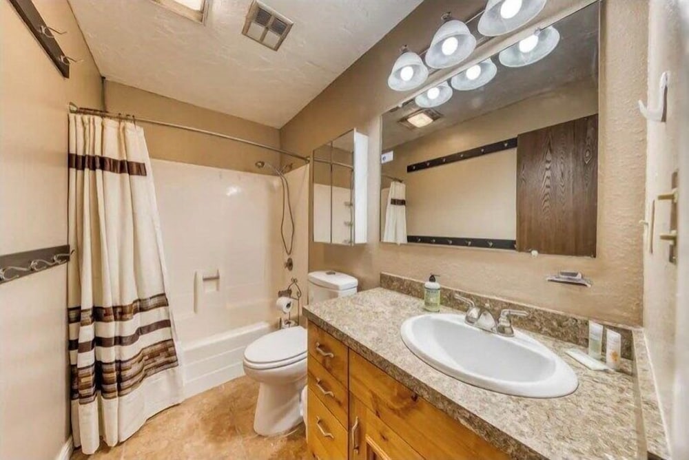 Spacious 2BR, 2BA for 6- Kristi
