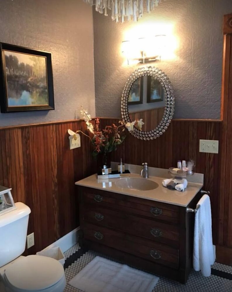 Evans Holly Grove Inn B&B