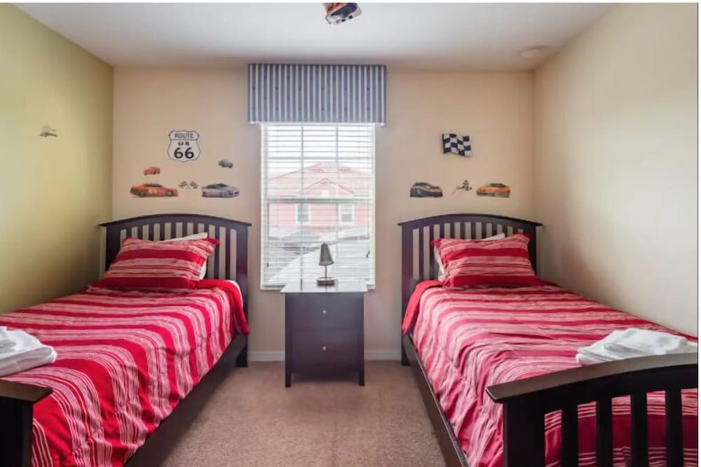 Paradise Pool Townhome W/wifi & Resort Amenities 4 Bedroom Townhouse by RedAwning view 5