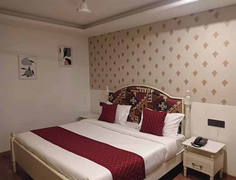NAINA LODGE