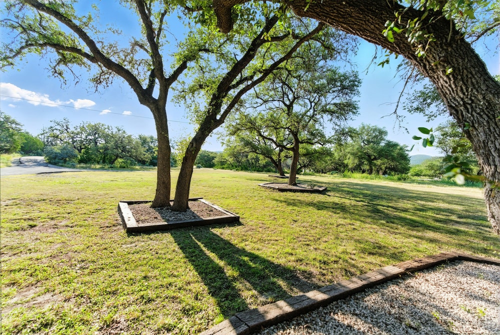 Frio Rivers Edge In The Heart Of Hill Country 3 Bedroom Cabin