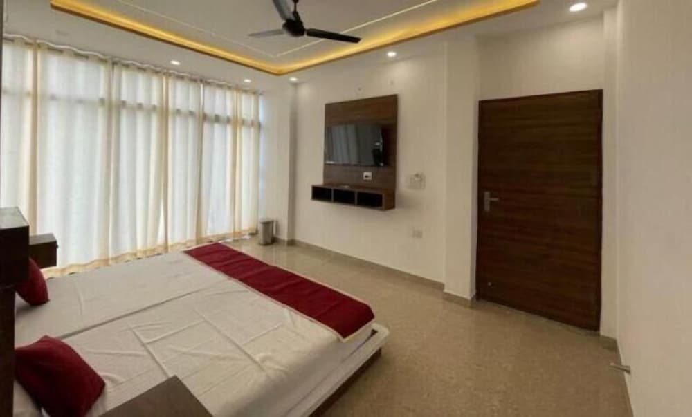 Fabhotel Karshani Kripa Dham