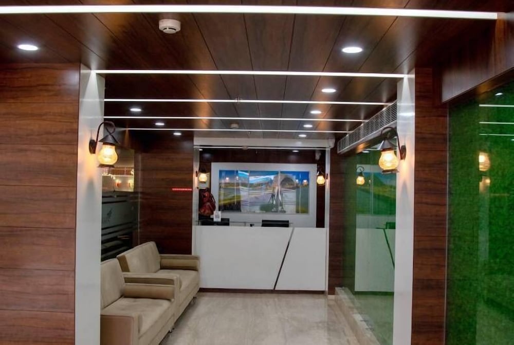Lobby & Reception