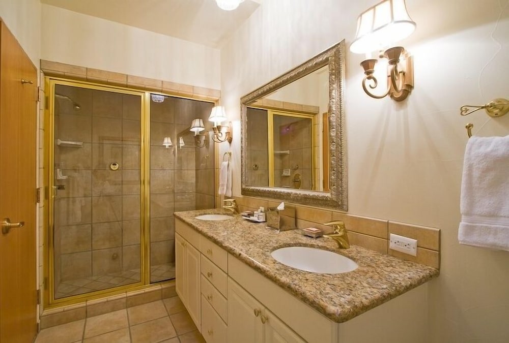 Downtown Penthouse 4 Bedroom Condo