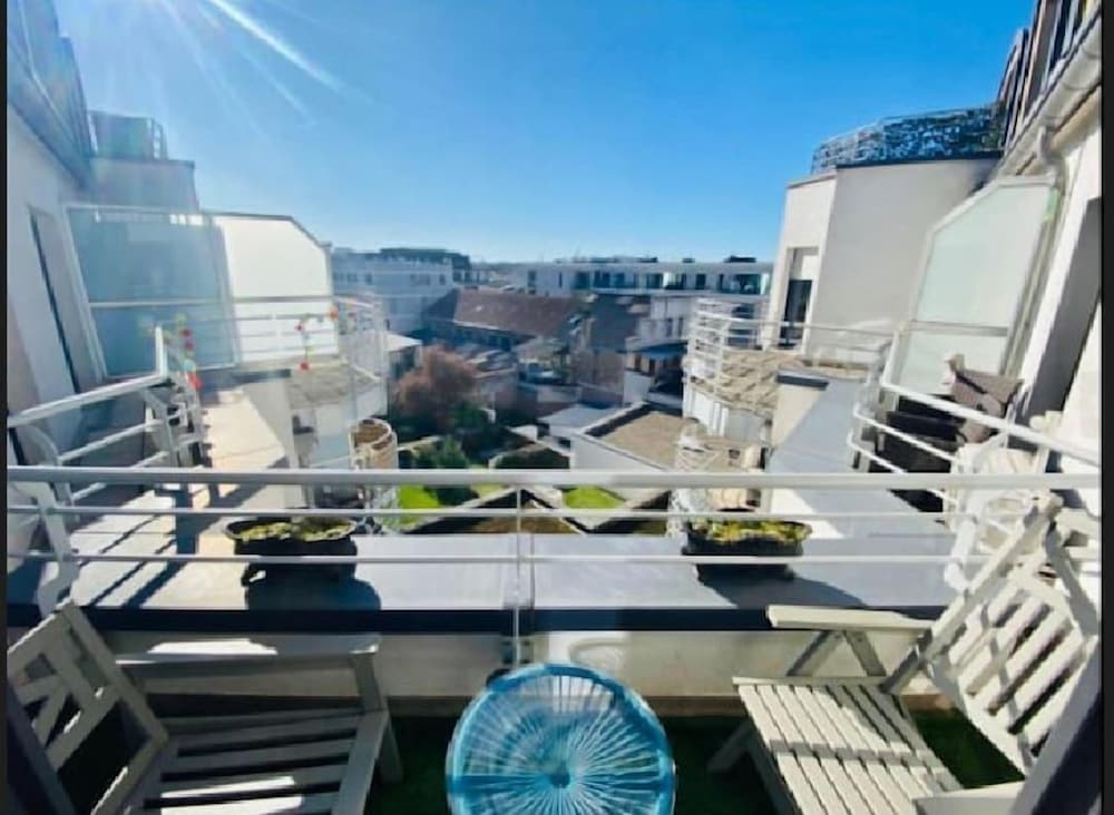Luxury 1 bed. in Center Terrace&Parking view 3