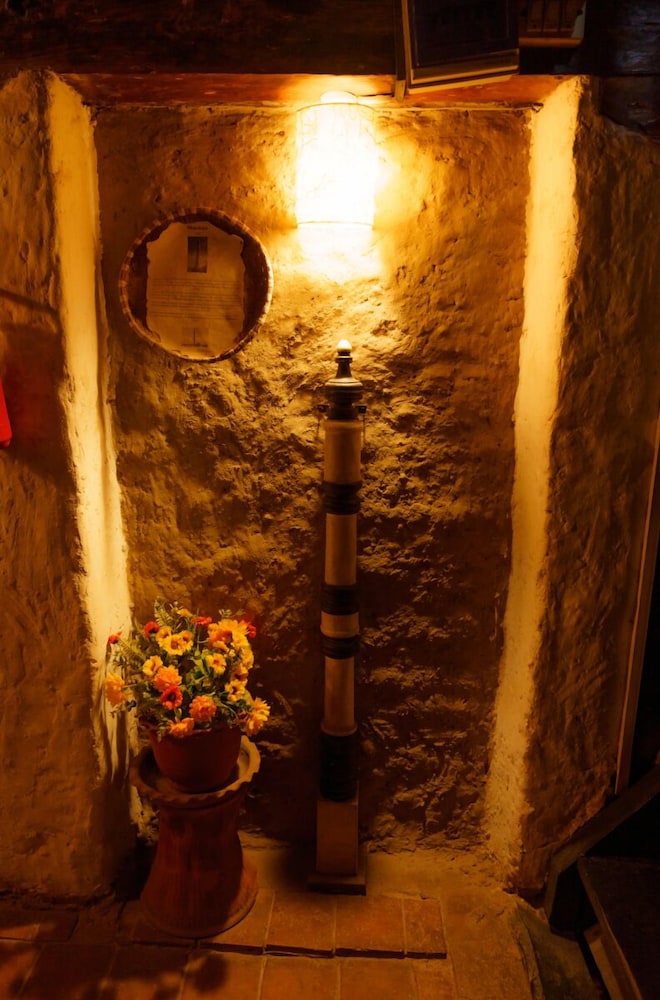 Hira Guest House