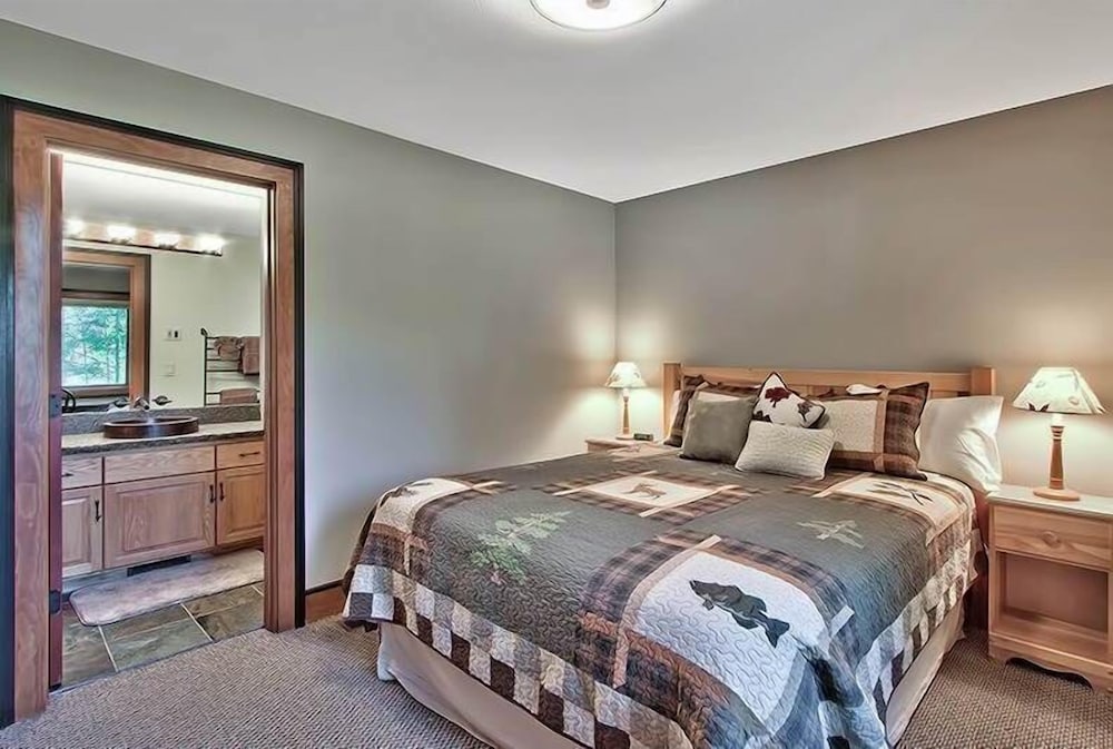 Lake Tahoe Vacations - Wilderness Lodge - 5 Br Home - Property Image 21