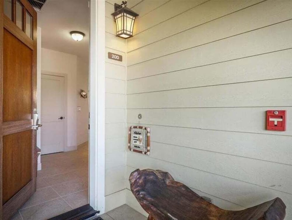 Peaceful Hawaiian Condo w Upscale Amenities - Near Dolphin Quest - Pool!- Vrkcv