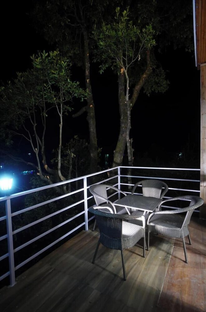 Shiku Glamping Stays