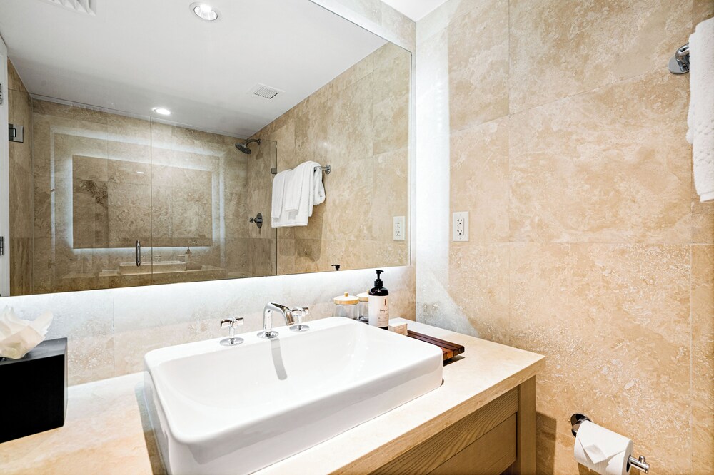 Luxury Vacation Rentals at 1 Hotel & Homes by LRMB
