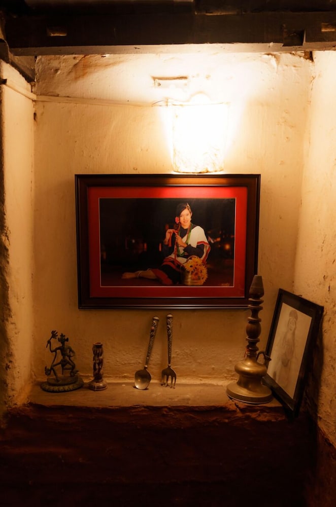 Hira Guest House