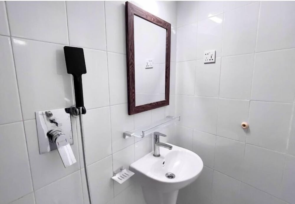 250 sq.ft Studio Apartment with Pool 3