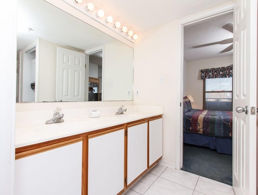 Emerald Twrs West 3003 by Brooks and Shorey Resorts