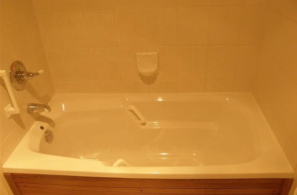 Cedar Wood Lodge B&B