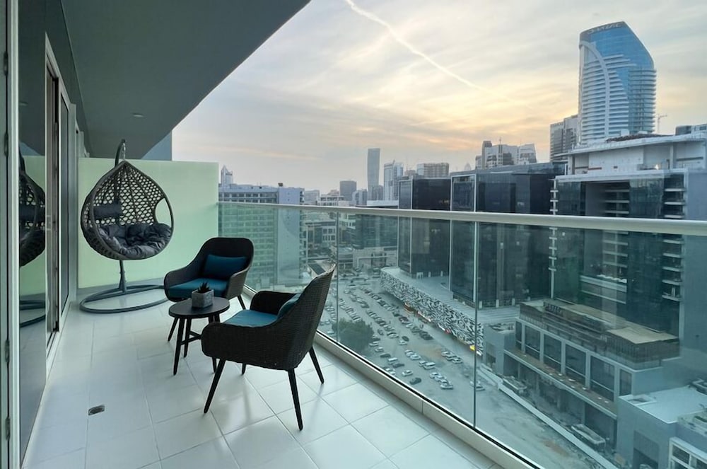 Luxurious 1BR - Pool & Gym Access