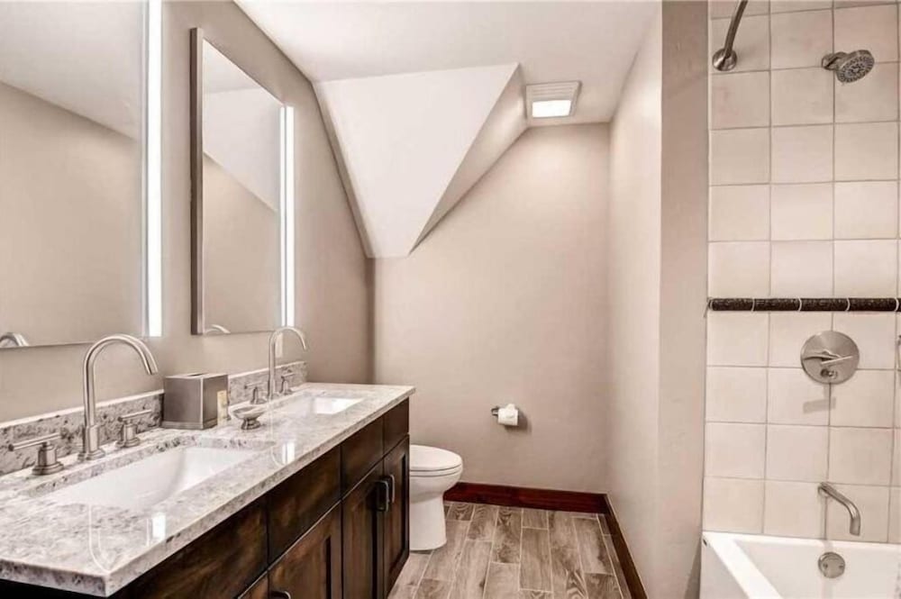 Luxury 4 Bedroom Penthouse Rental off Main Street Within Walking Distance to Peak 9 view 3