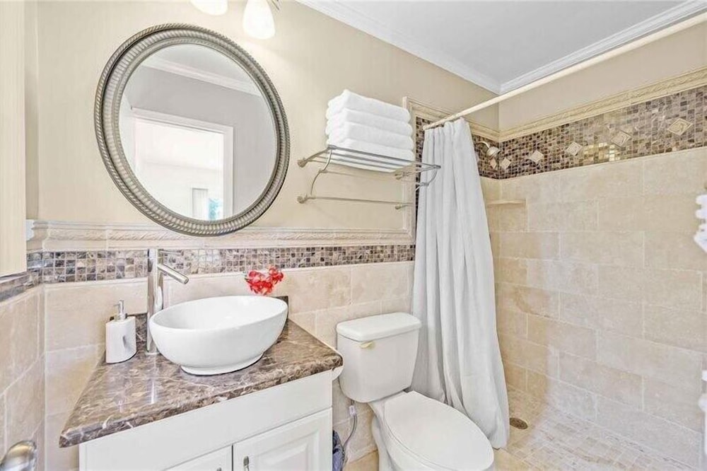 332 Wilton Manors in Wilton Manors