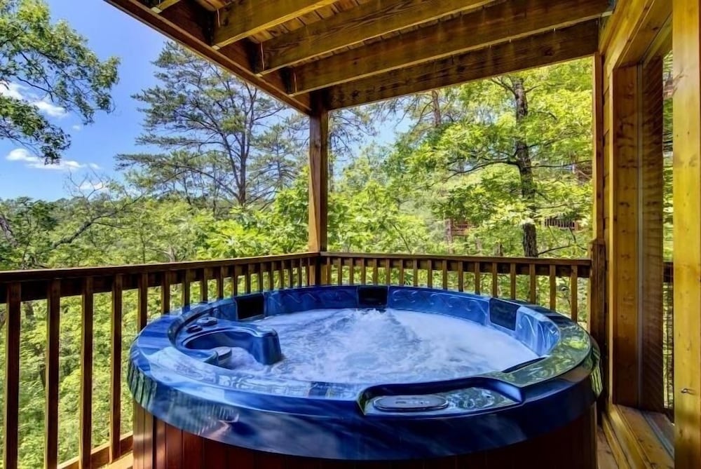 Sundance - 2 Bedrooms, 2 Baths, Sleeps 8 Home by RedAwning