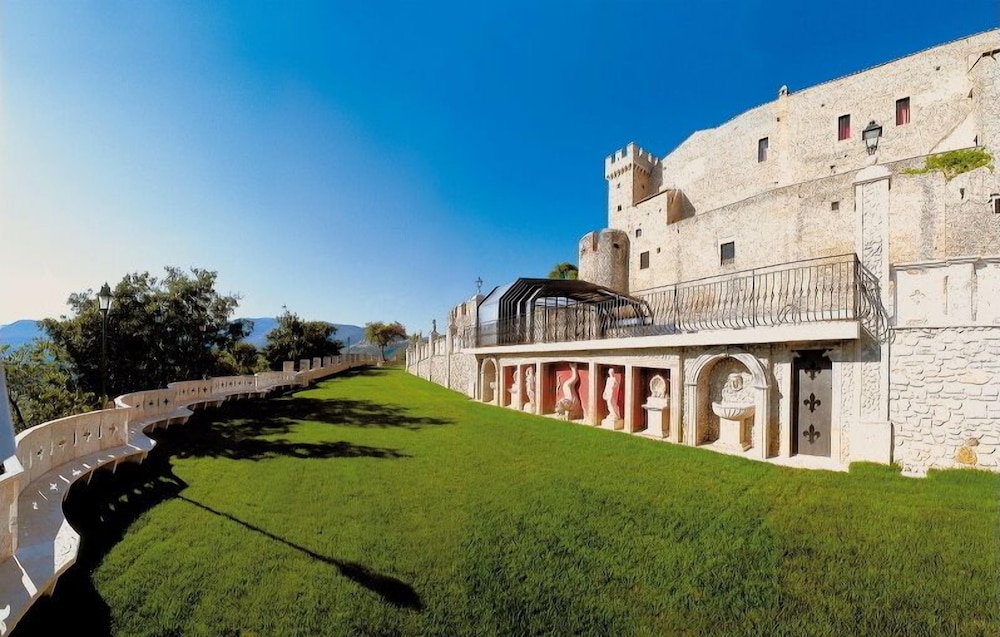 Hotel Castello Orsini Hotel - Image 1