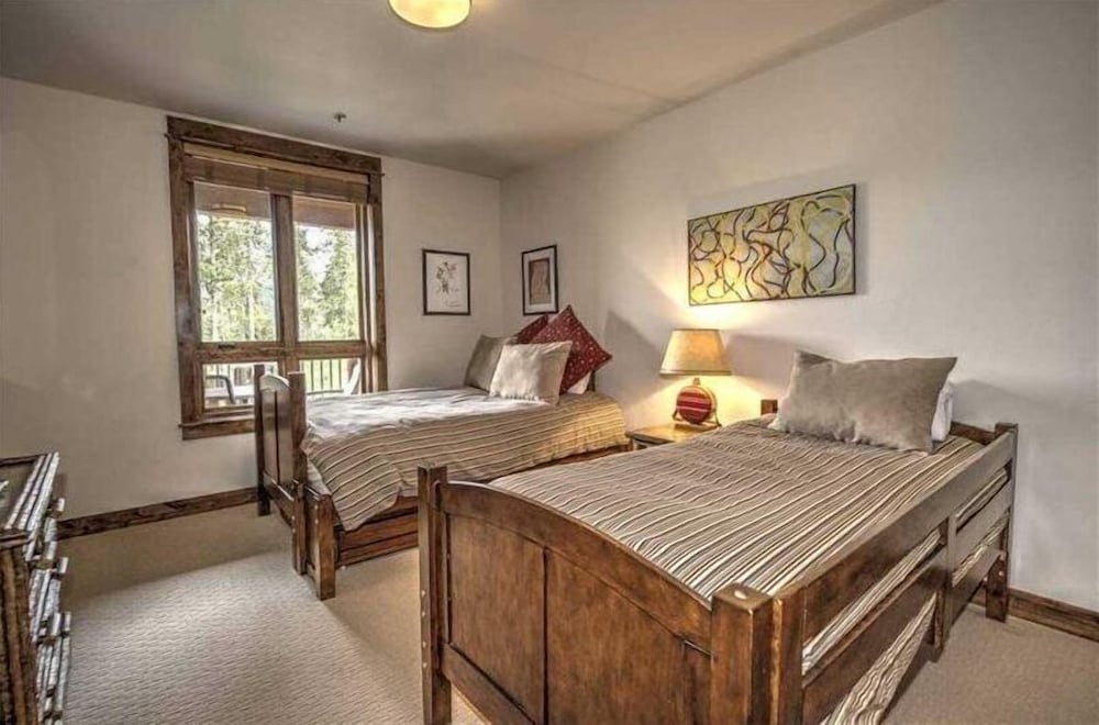 Luxury 4 Bedroom Ski in, Ski Out Mountain Vacation Rental Just Steps From the Snowflake Ski Lift in Breckenridge view 5