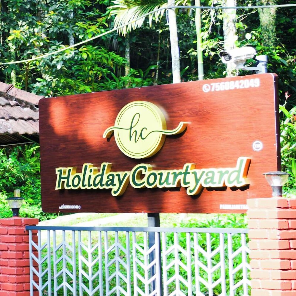 Holiday Courtyard