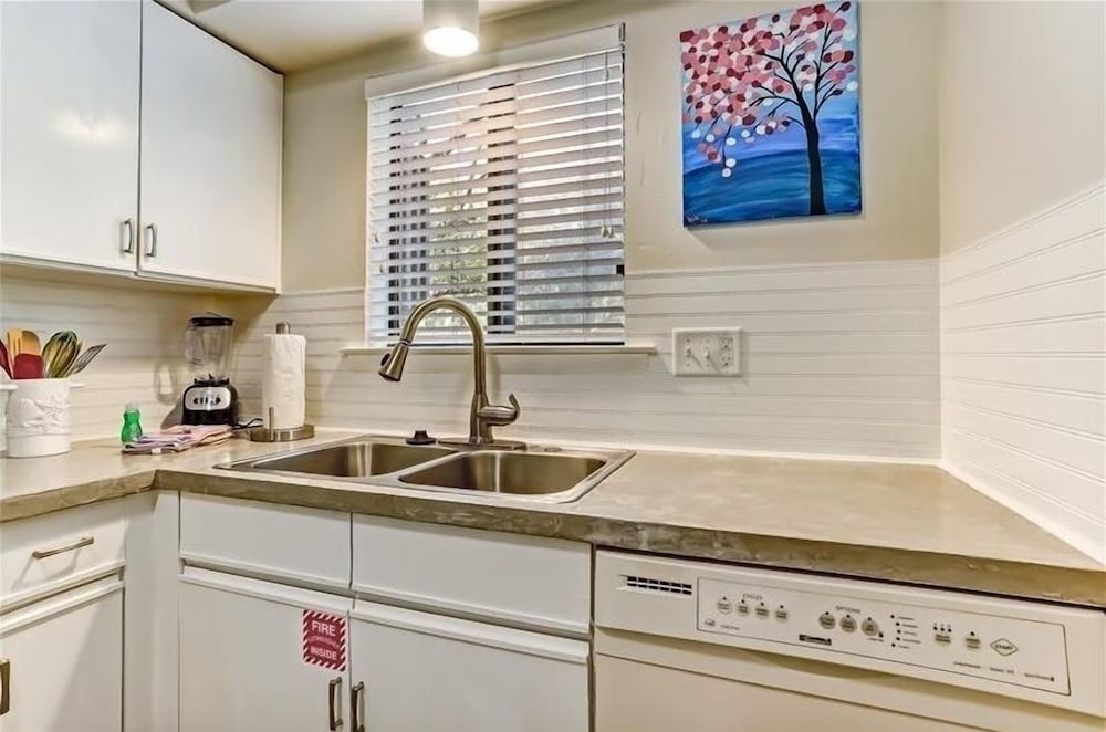 Newly Renovated Condo with Easy Access to Pool and Tennis Courts by RedAwning