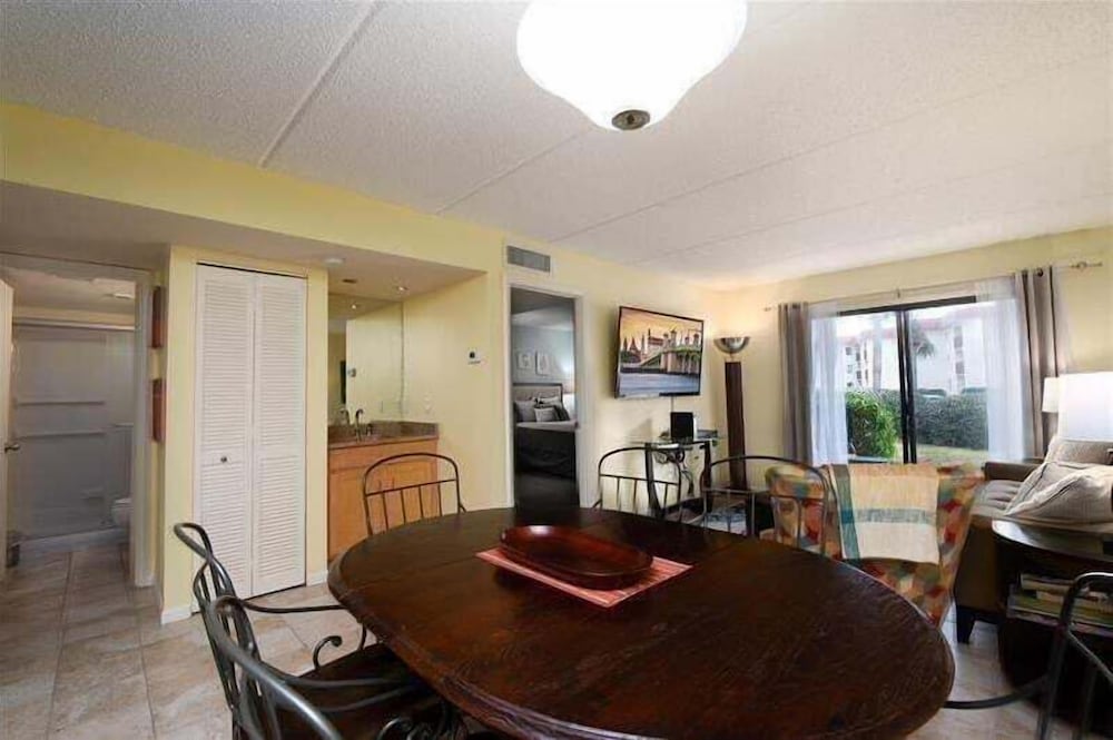 Mystic Sands I Steps To Beach I Free Activities 2 Bedroom Condo