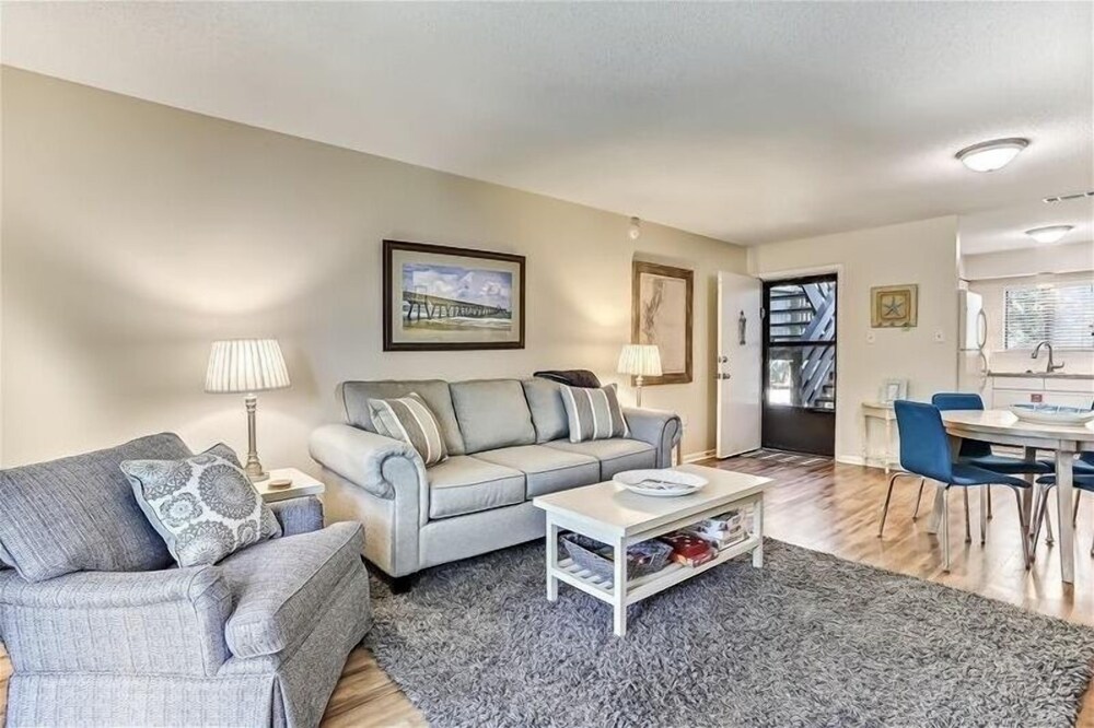 Newly Renovated Condo with Easy Access to Pool and Tennis Courts by RedAwning