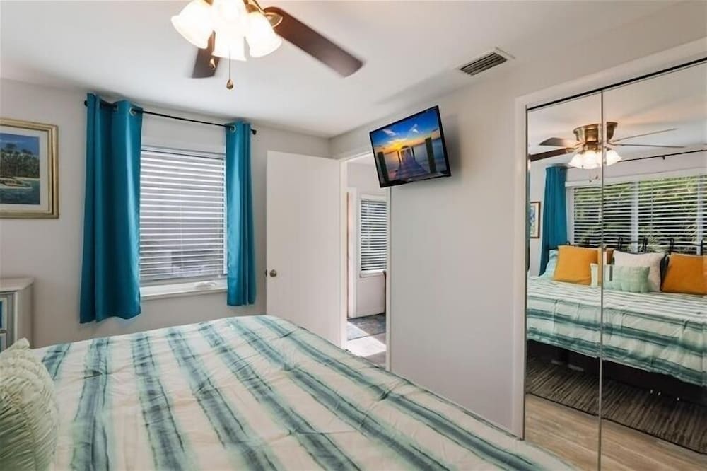 Mermaid Tale 2 Bedroom Condo by RedAwning view 3