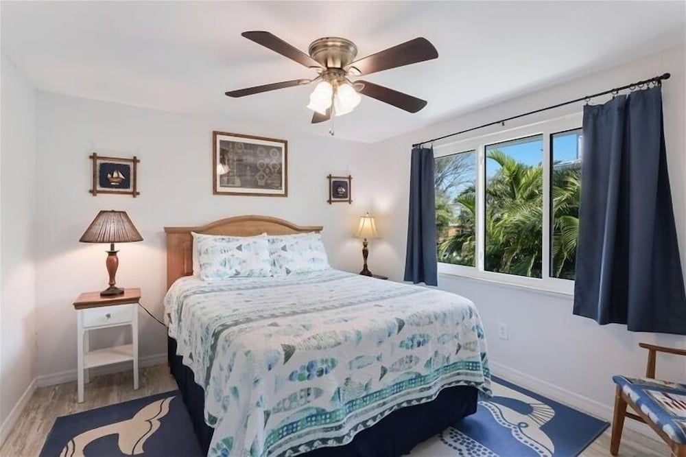 Mermaid Tale 2 Bedroom Condo by RedAwning view 5