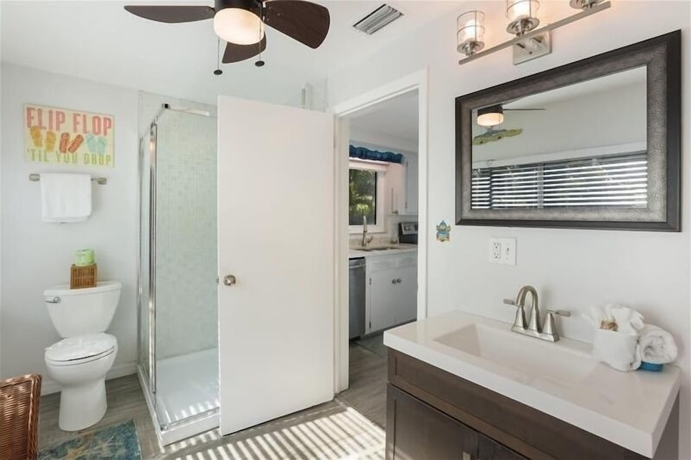 Mermaid Tale 2 Bedroom Condo by RedAwning view 4