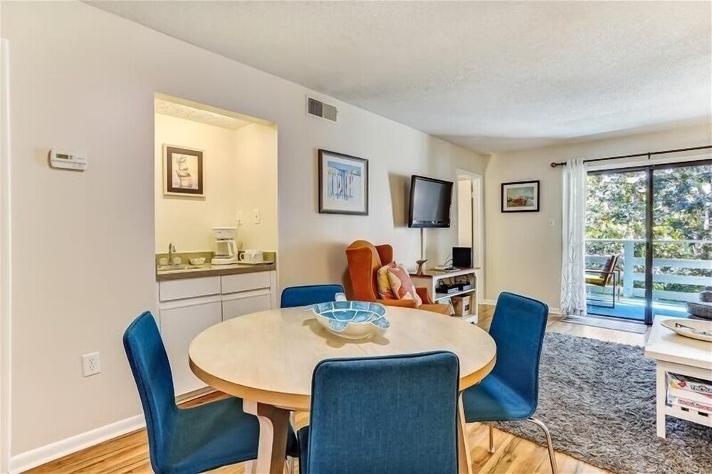 Newly Renovated Condo with Easy Access to Pool and Tennis Courts by RedAwning