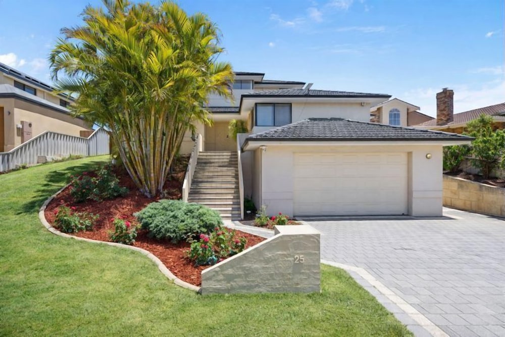 The Monaco Mansion Dianella - Sepal Stay