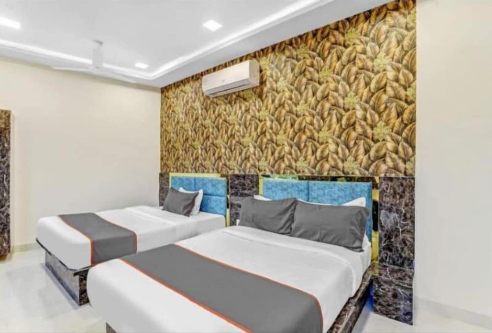 Hotel Bhavya Regency