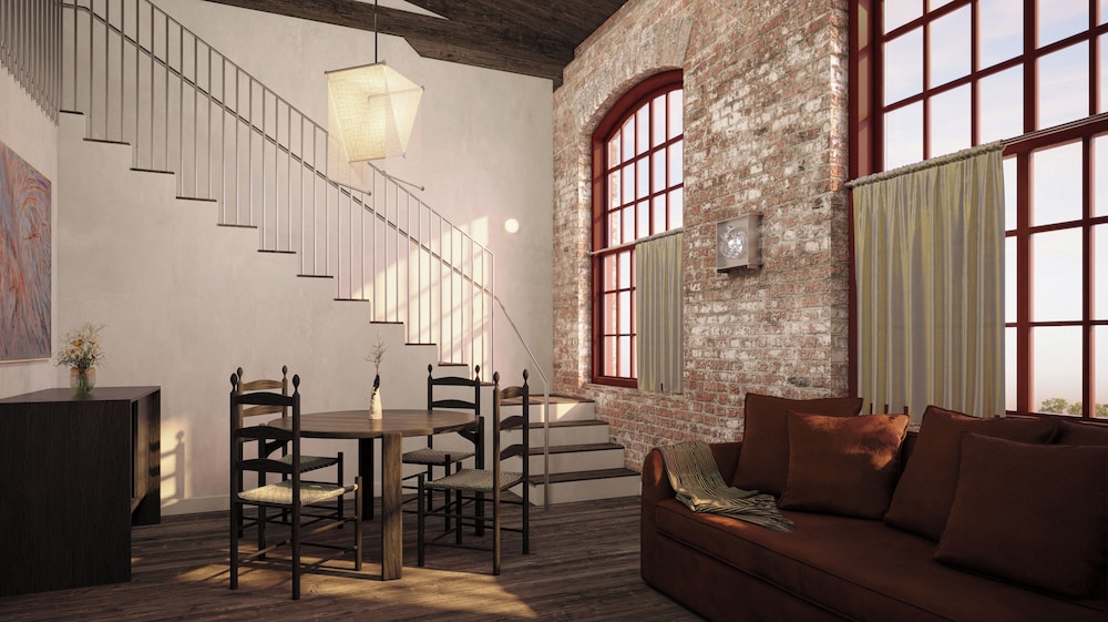 Pocketbook Hotel and Bath