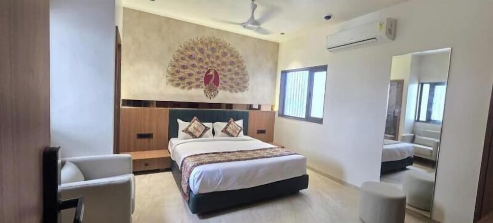 Hotel The Grand Om Krishna
