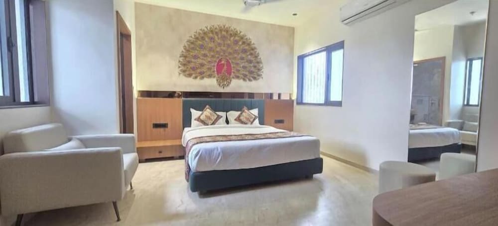 Hotel The Grand Om Krishna