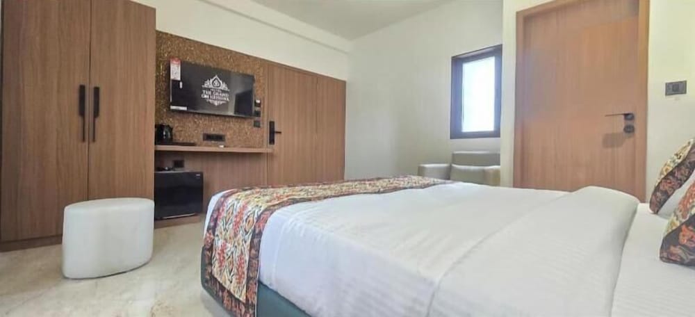 Hotel The Grand Om Krishna