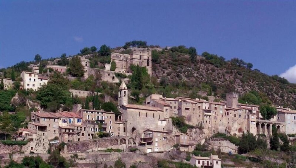 Photo 10