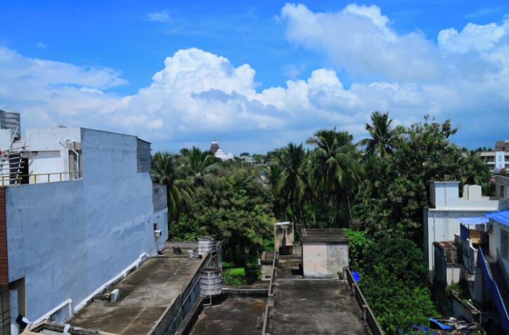 DhamStay Hotel Home Town Near Temple