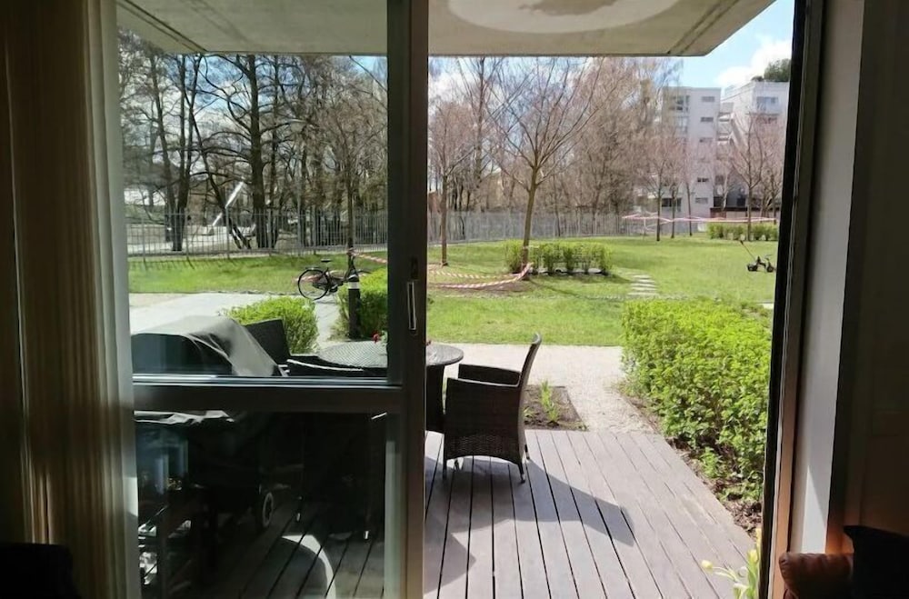 StayPlus Apt in Trendy Area Balcony