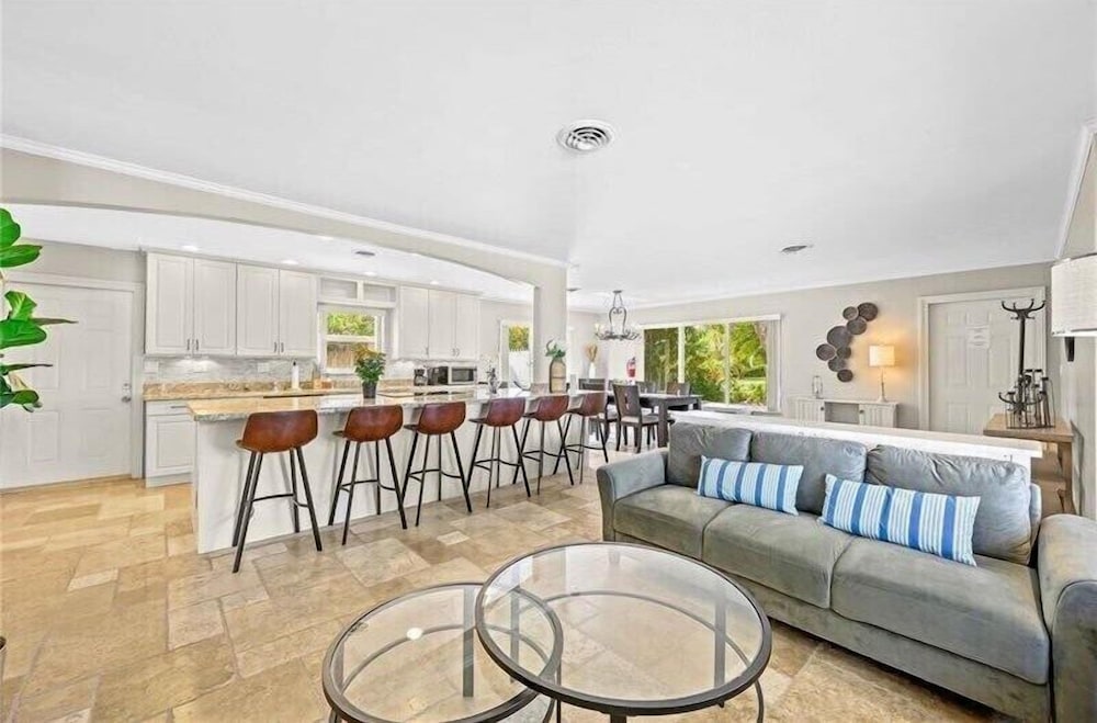 332 Wilton Manors in Wilton Manors