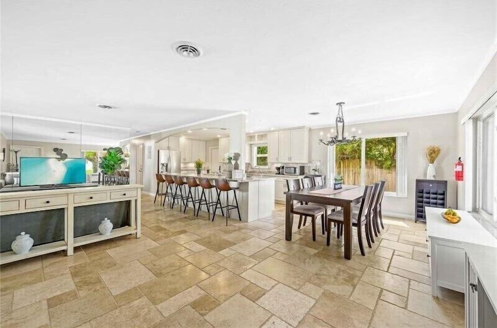 332 Wilton Manors in Wilton Manors