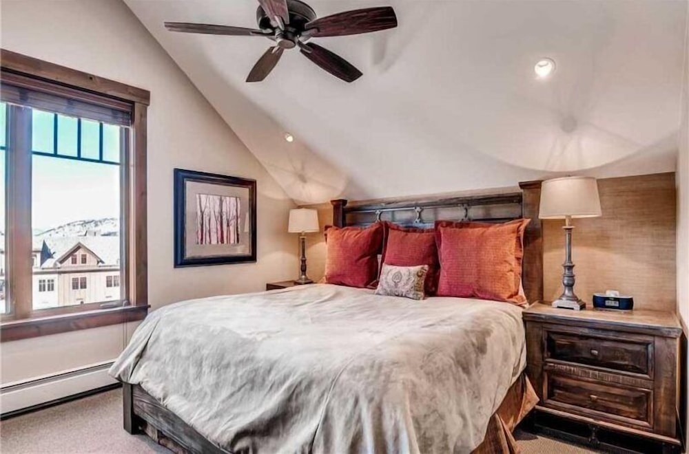Luxury 4 Bedroom Penthouse Rental off Main Street Within Walking Distance to Peak 9 view 2