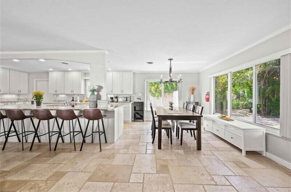 332 Wilton Manors in Wilton Manors